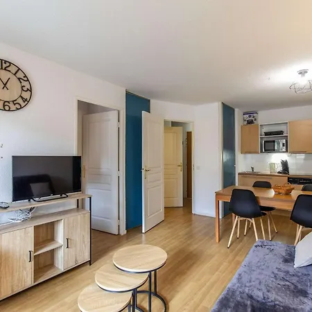 T2 Pour 6 Avec Terrasse, Piscine Couverte Et Parking A - Fr-1-404-275 Bagneres-de-Bigorre
