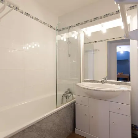 T2 Pour 6 Avec Terrasse, Piscine Couverte Et Parking A - Fr-1-404-275